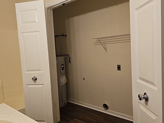 5th image of 3800 Kenesaw Dr