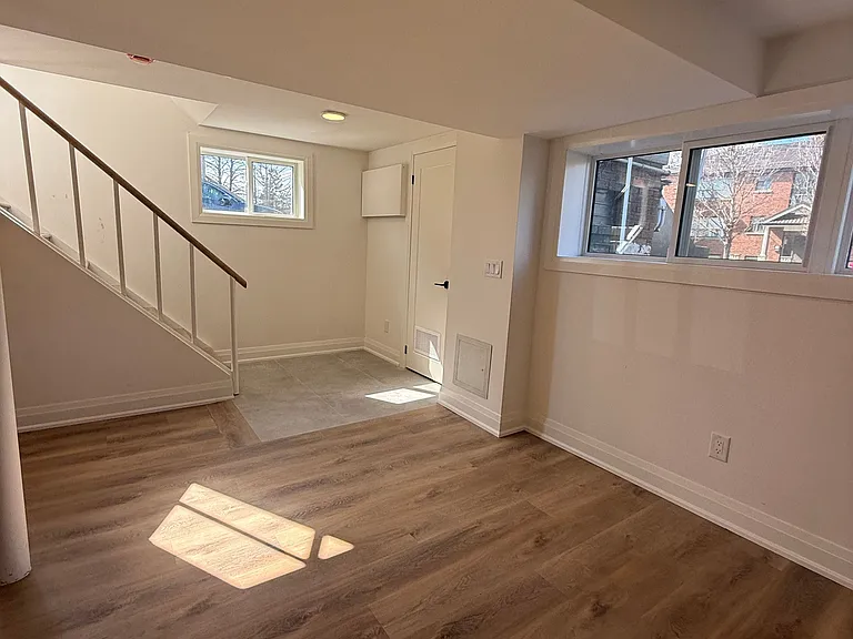 15 Arrowsmith Ave #1B — Photo 3
