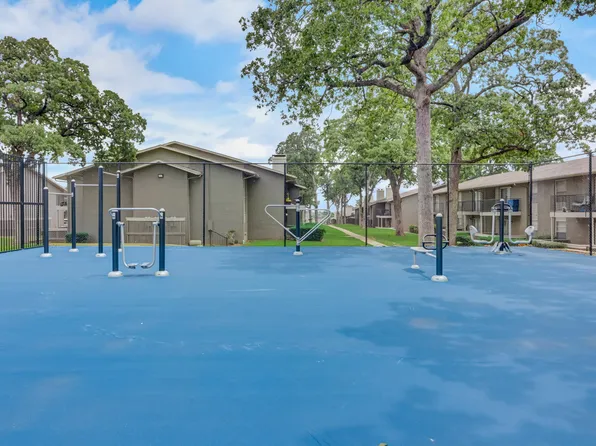 Oak Park, 1350 N Main St #9-913, Euless, TX 76039