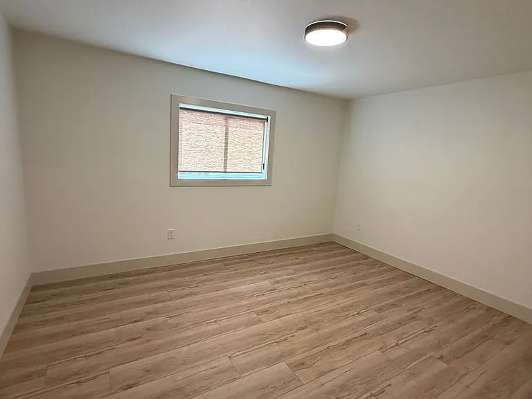 218 W Nevada St — Photo 16
