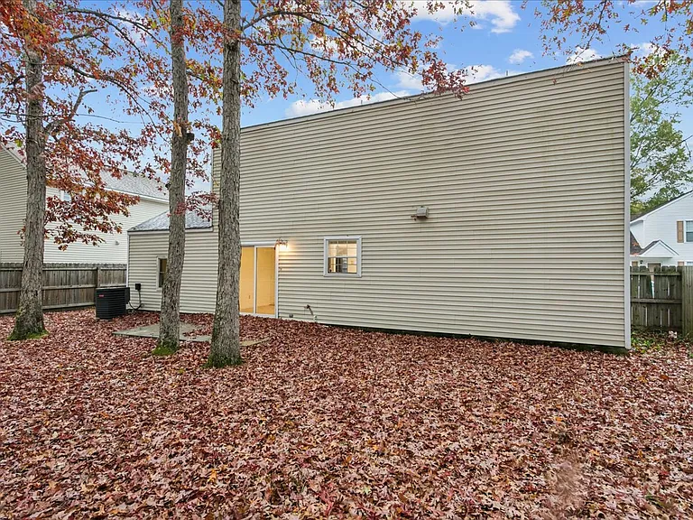 215 Old Bridge Ct — Photo 34