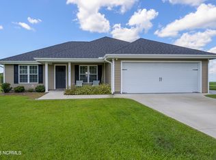 102 R & B Ct, Chinquapin, NC 28521