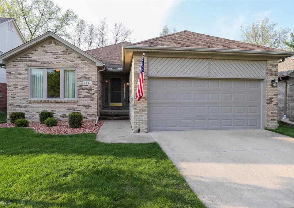 1st image of 6947 Carriage Creek Dr