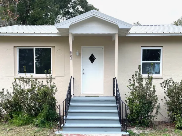 808 S 15th St, Palatka, FL 32177