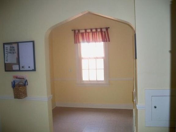 5th image of 546 Townview Cir W