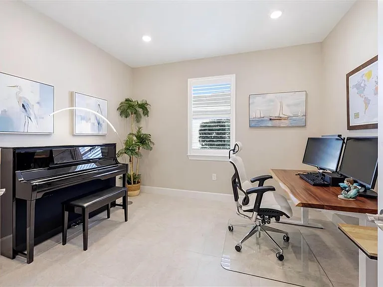 25029 Pearl Lake Cir — Photo 33