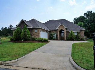 5256 Tree Top Dr, Tupelo, MS 38801