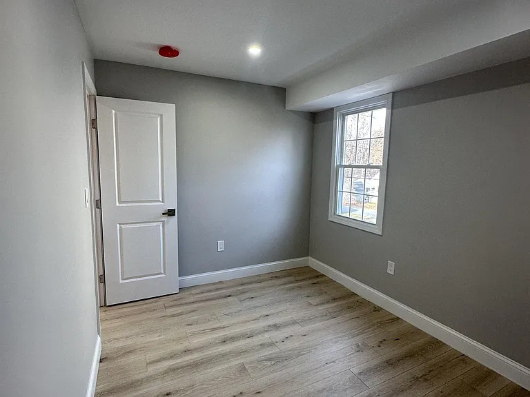 36 Center St #B — Photo 14