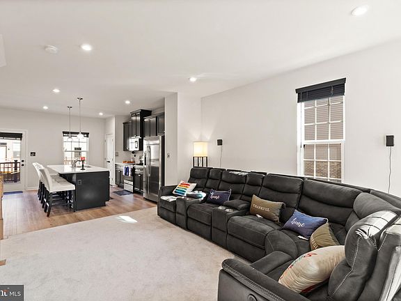 3rd image of 1114 Spur Ln