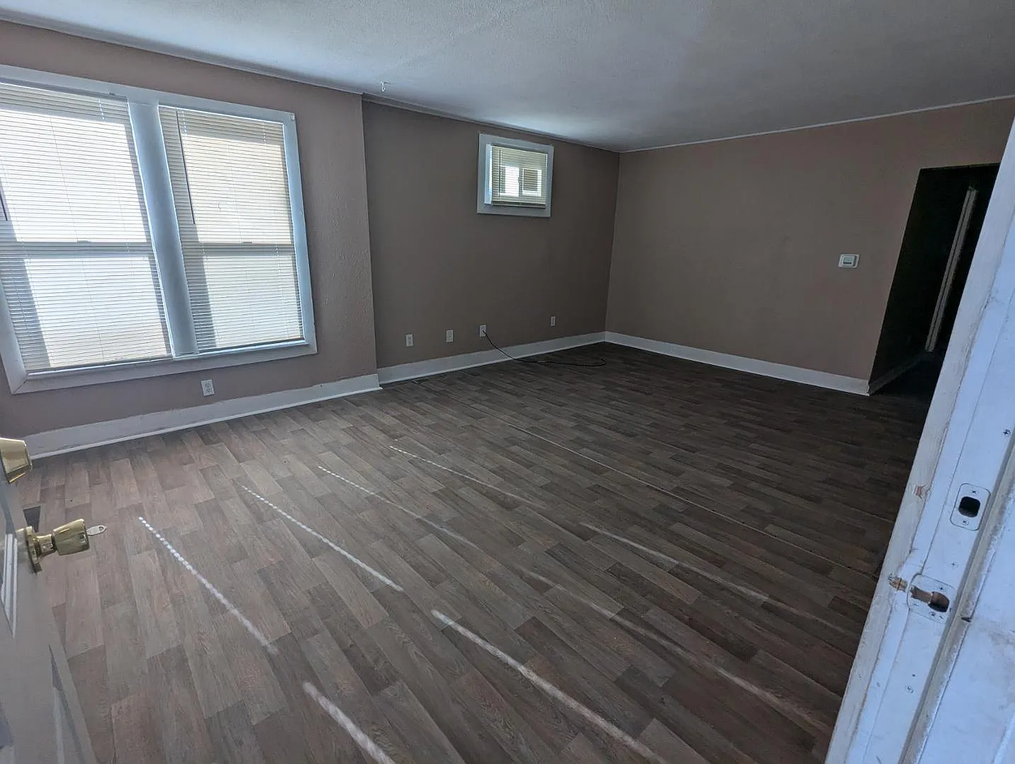 3 bed, 1.0 bath, 1140 sqft, $850 — Photo 3