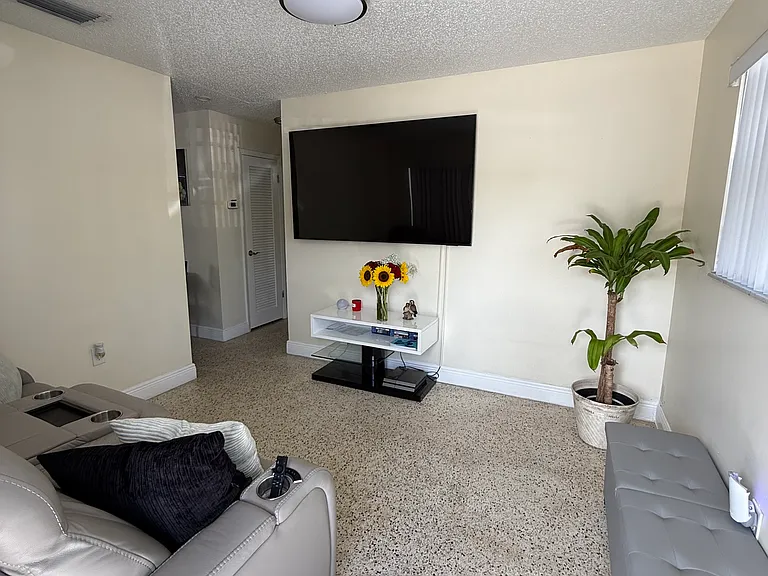 3251 SW 25th St — Photo 3