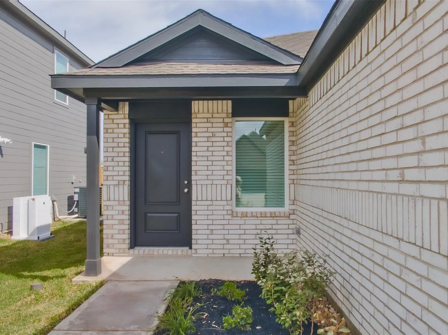 4 bed, 2.0 bath, 1607 sqft, $1,950 — Photo 3