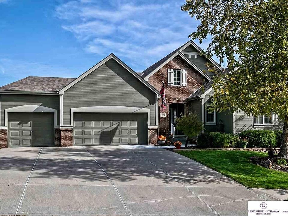 1st image of 571 S 183rd Ave