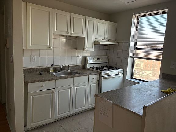 2nd image of 1677 Kennedy Blvd
