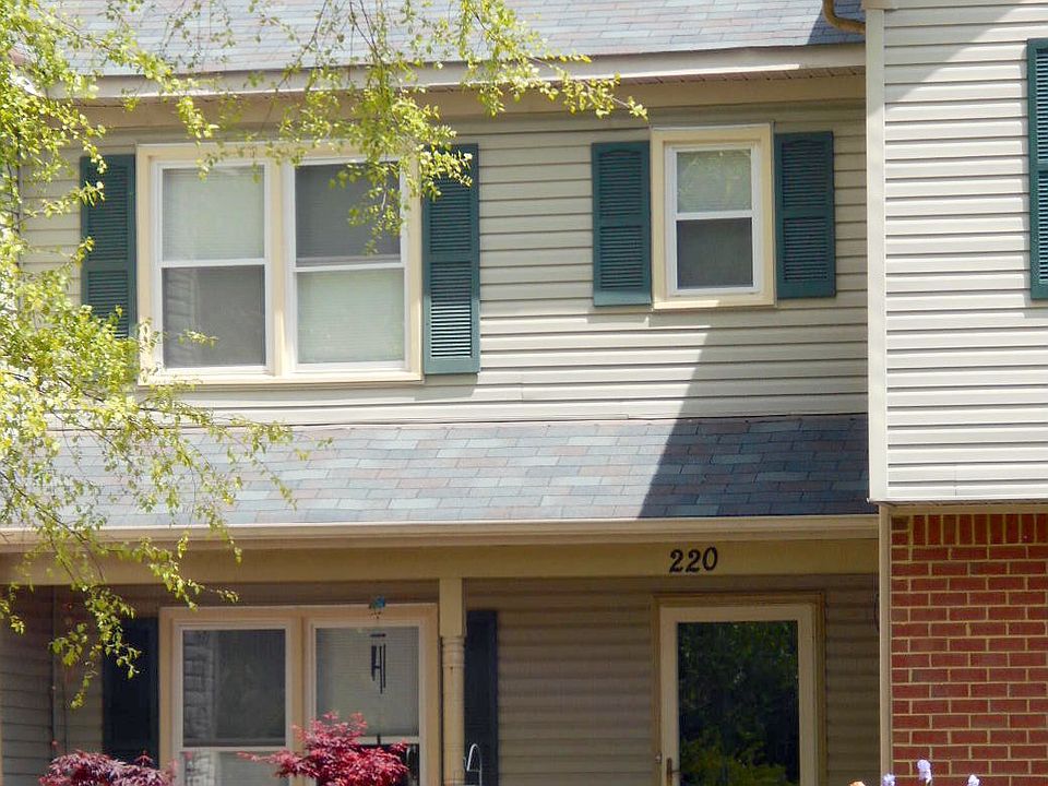 1st image of 220 Alder Wood Dr