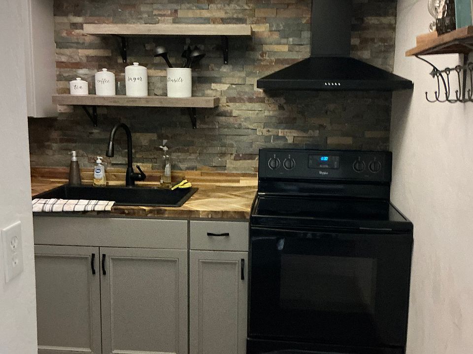 1st image of 4906 Victoria Dr APT 204