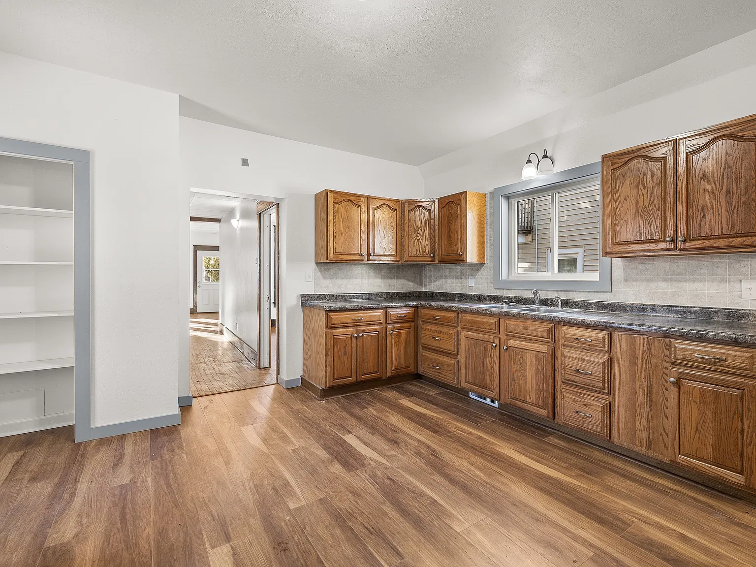 8 bed, $2,800 — Photo 4