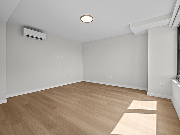 5th image of 2905 W 17th St #8C