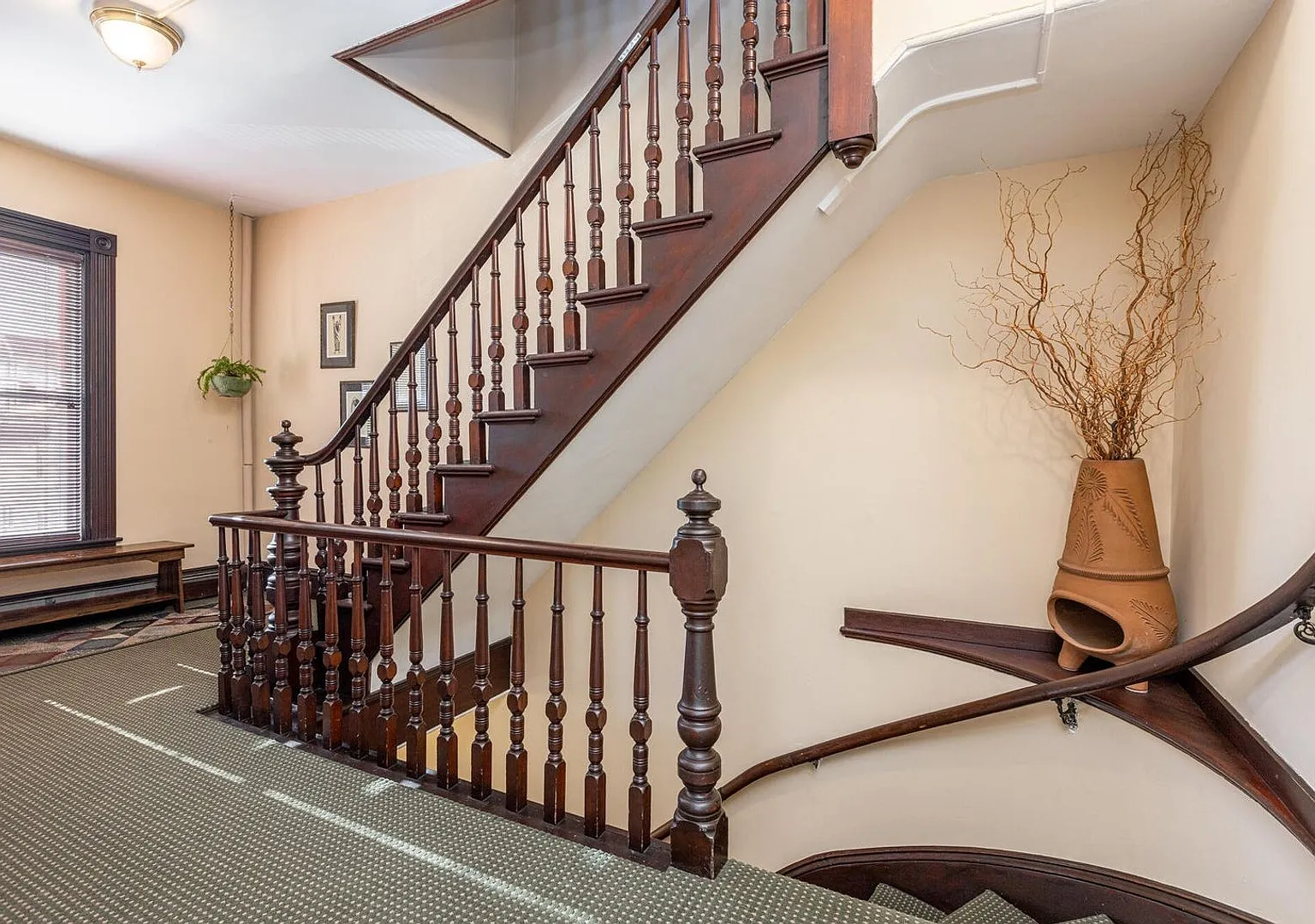 Large, sunny 3BR/2BA directly across from North St Park! — Photo 4