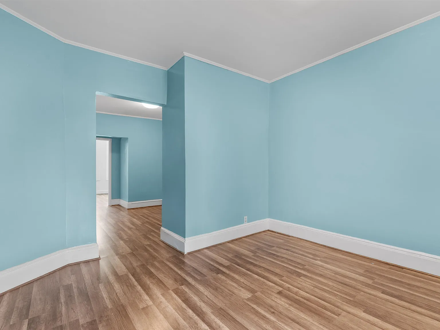 2 bed, 1.0 bath, 900 sqft, $2,100 — Photo 2