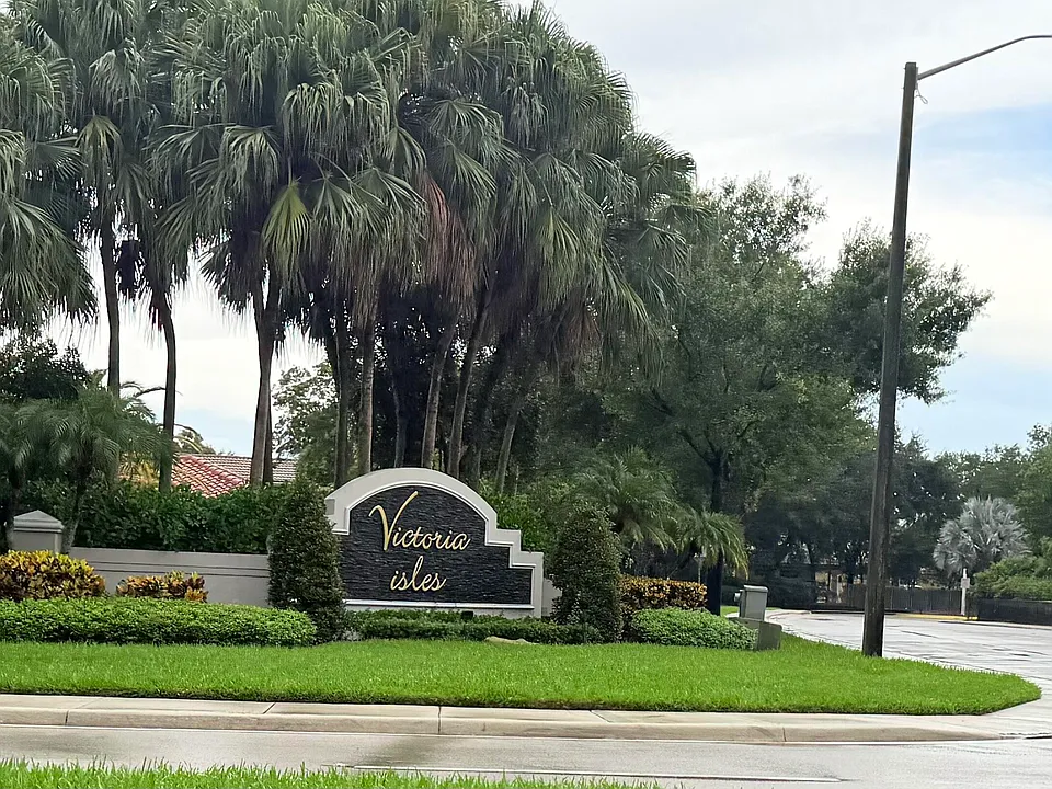 5738 NW 48th Ave
