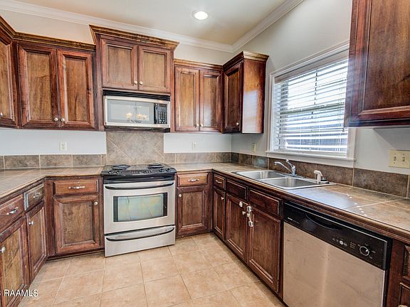 5th image of 127 Legend Creek Dr