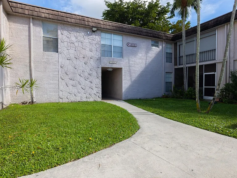 10385 N Kendall Dr #P1 — Photo 1