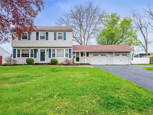 250 Picturesque Dr, Rochester, NY 14616