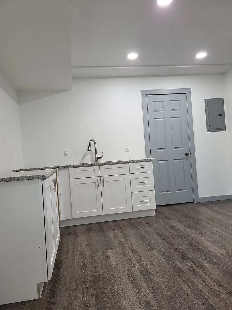 703 Ash — Photo 1
