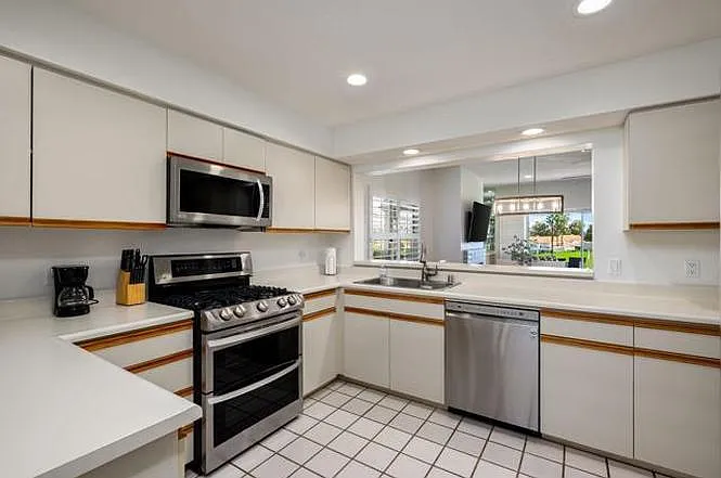 270 Vista Royale Cir E — Photo 14
