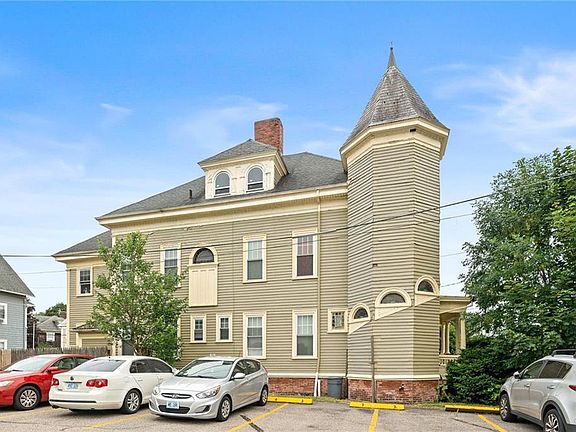 3rd image of 133 Cottage St