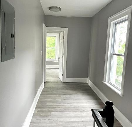 4th image of 43 Sayre St Room 1