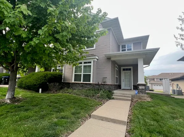 722 Arch Rock Rd, Iowa City, IA