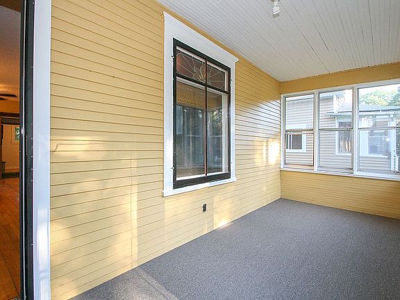 3rd image of 3320 31st Ave S