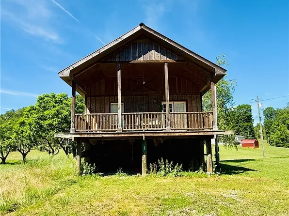 42 Stewart St, Creston, WV 26141