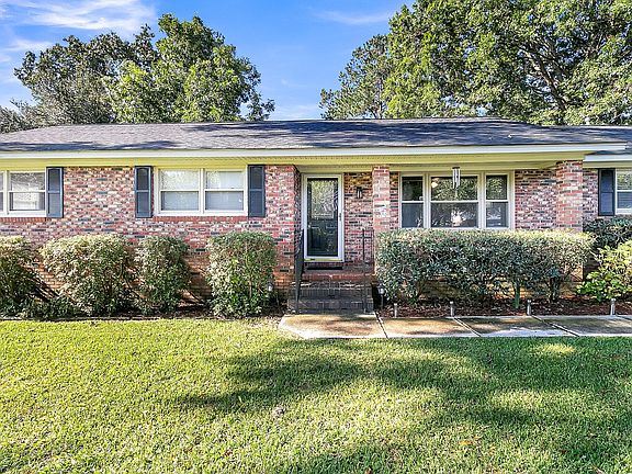 3rd image of 104 Claudia Dr
