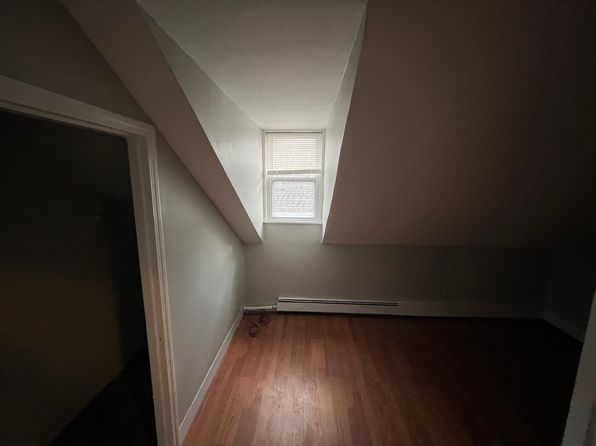 580 Lonsdale Ave FLOOR 2