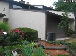 1017 Bunker Dr, Akron, OH 44333