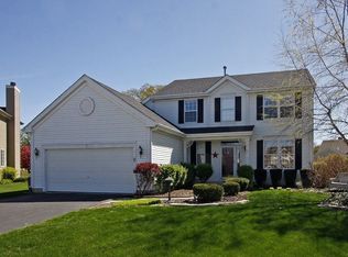 9 Winterberry Ct, Streamwood, IL 60107