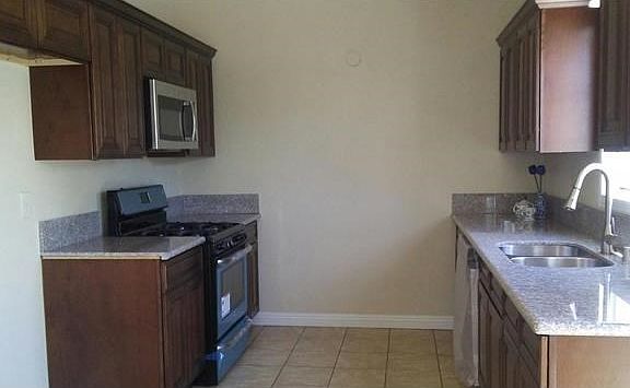 4th image of 25071 Yolanda Ave
