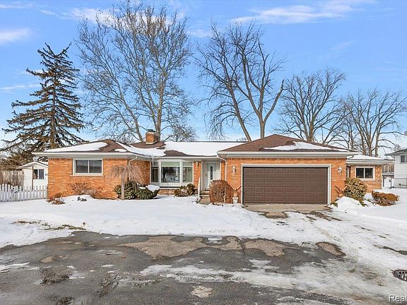 3rd image of 25651 S River Rd