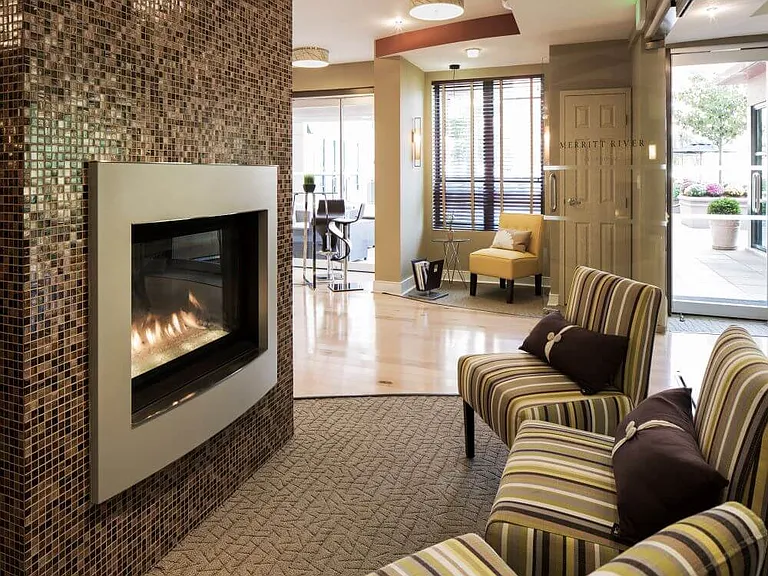 clubroom-fireplace-and-seating3