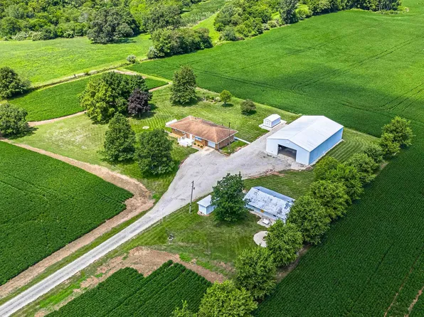20708 Long Rd, Delavan, IL 61734