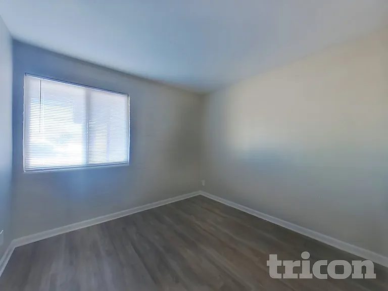 3721 W Seldon Ln — Photo 11