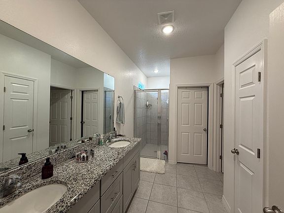 5th image of 634 Fairview Ave
