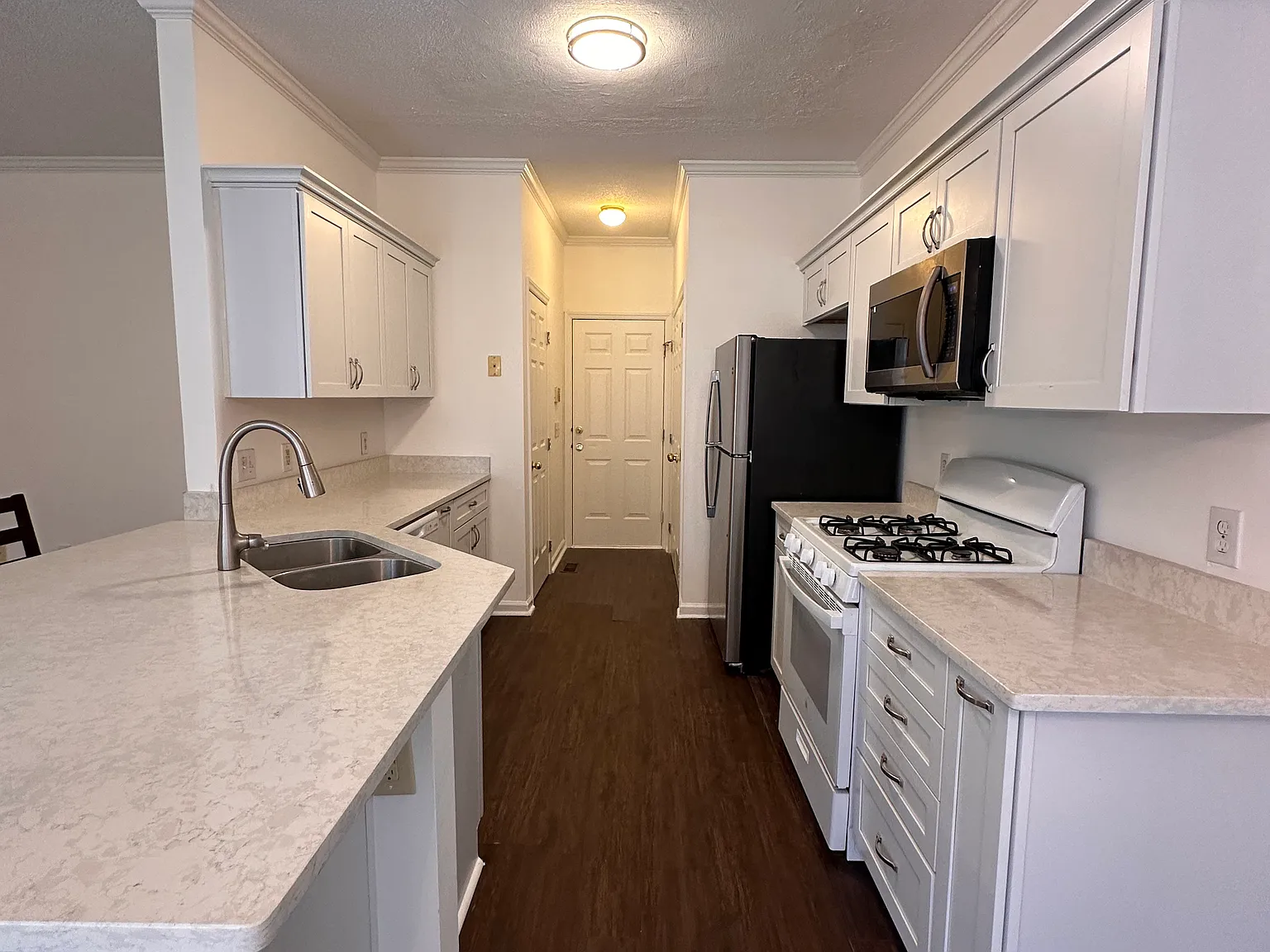 3 bed, 2188 sqft, $2,150 — Photo 3