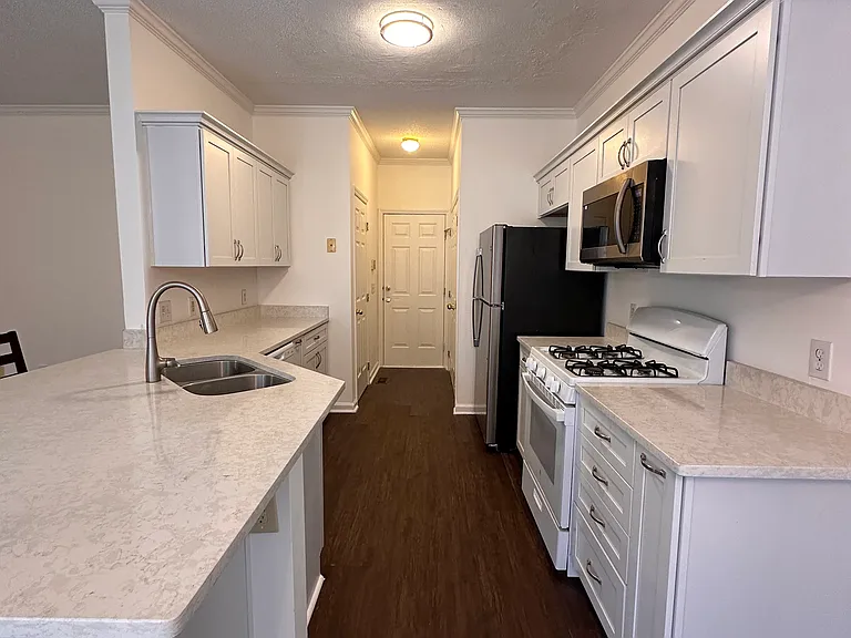 4400 Moss Spring Dr — Photo 3
