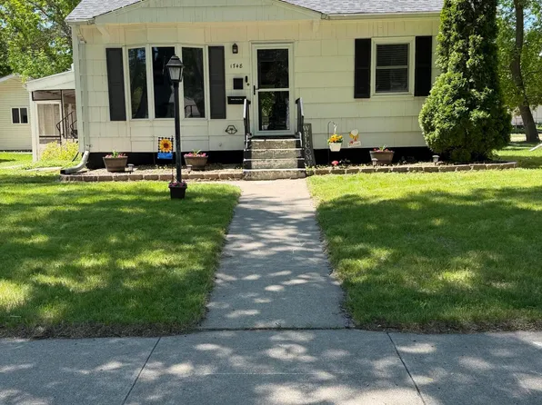 1748 S 2nd St, Aberdeen, SD 57401