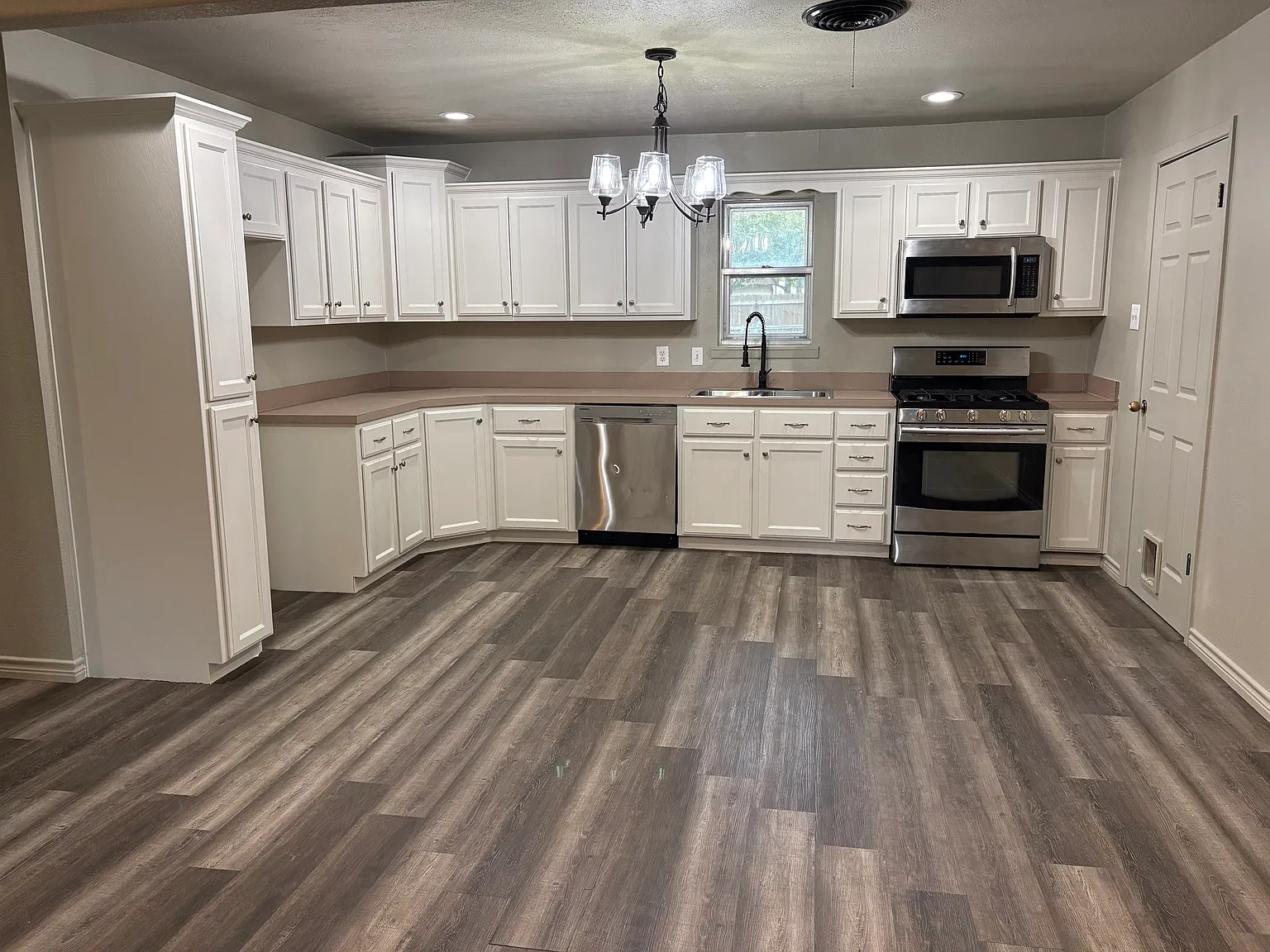 2 bed, 1148 sqft, $1,350 — Photo 3