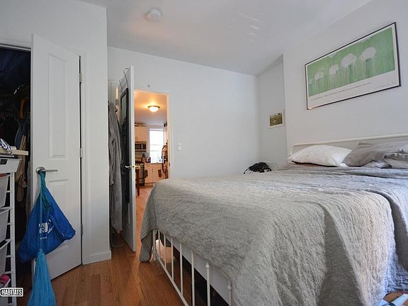 2nd image of 429 Lincoln Pl APT B3
